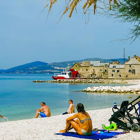 Mendys Sea View Escape Near Split شقة