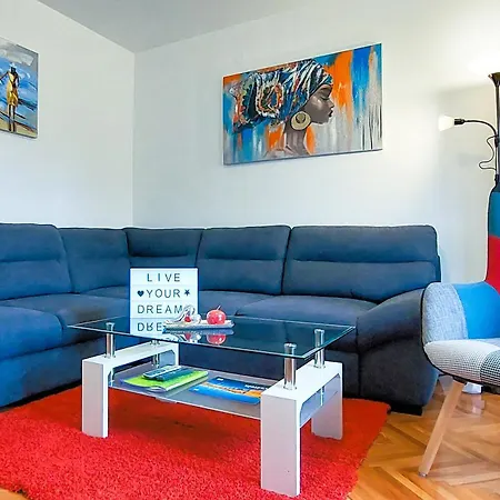 Mendy Cozy Seaview Retreat Apartment