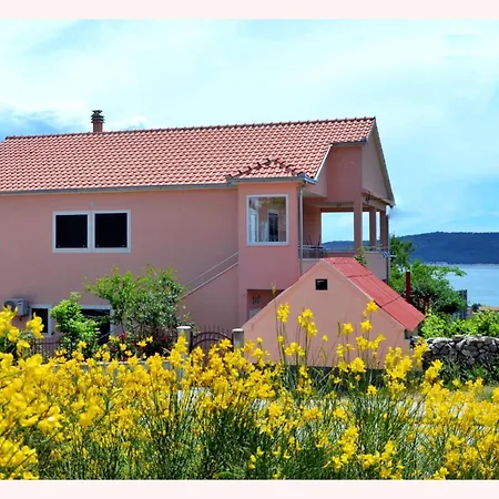 Mendy Cozy Seaview Retreat *