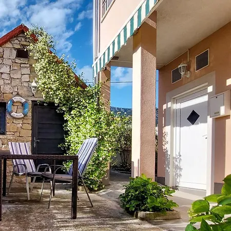 Mendy Cozy Seaview Retreat *