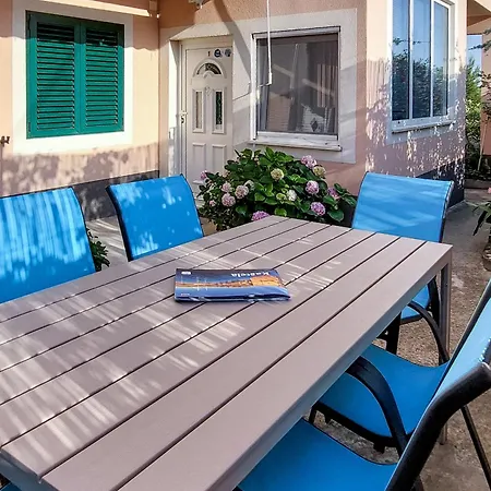 Mendy Cozy Seaview Retreat Apartment